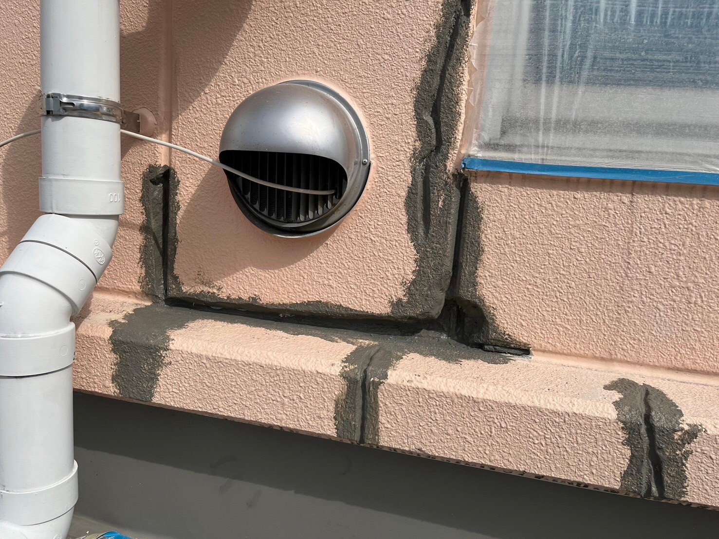 セメントで下地補修をしました